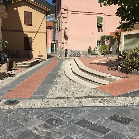 Anna A 50 Metri Dal Mare